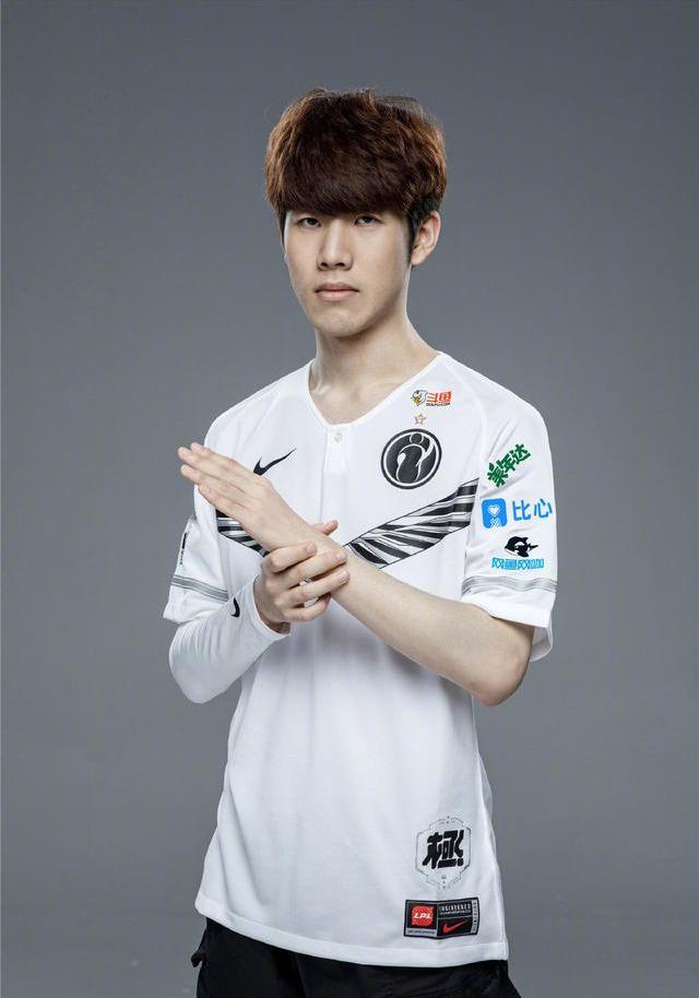 足球比赛的 足球比赛的