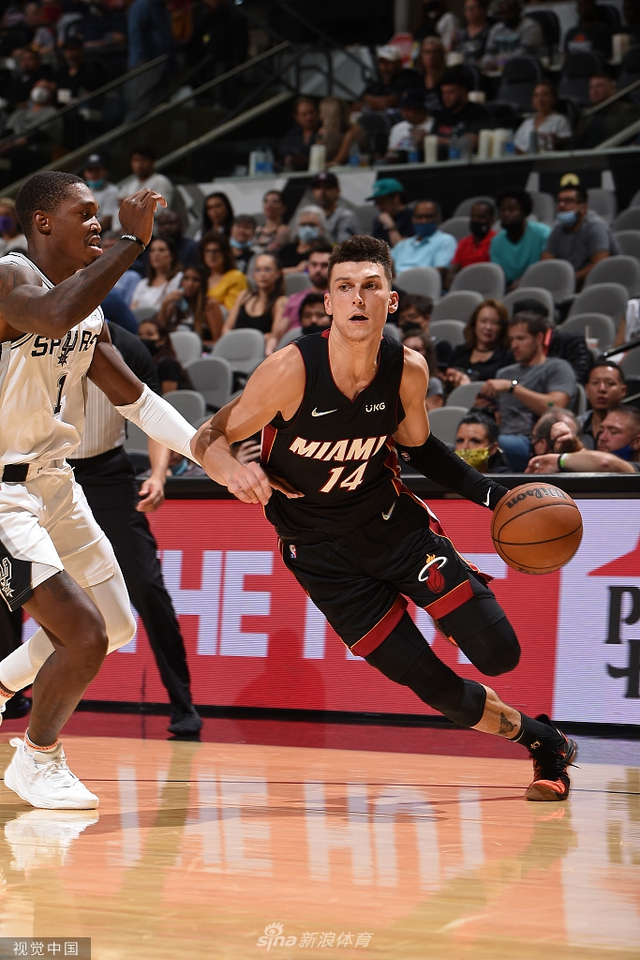 对湖人持球 对湖人持球