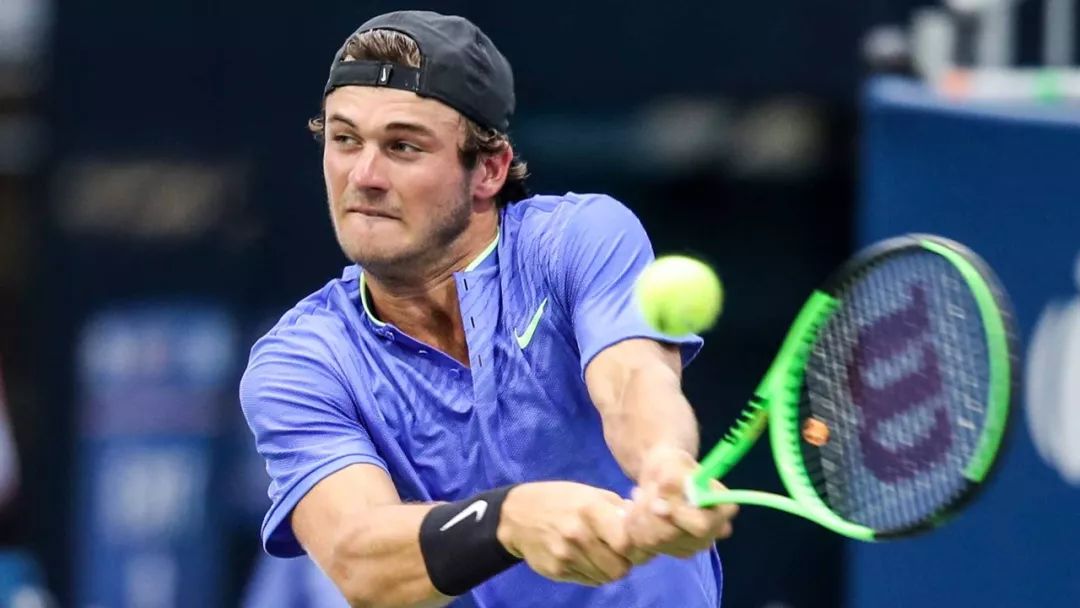 密集防线正 密集防线正