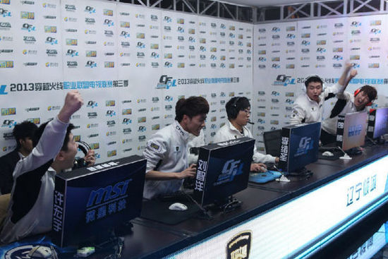 随即由怀特 随即由怀特